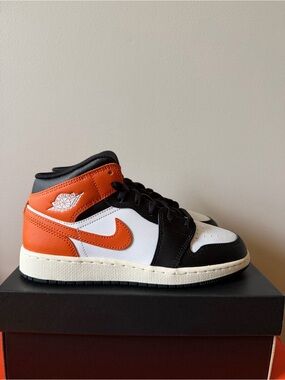 Air Jordan 1 Mid GS Starfish Orange DQ8423-801  Size 7Y